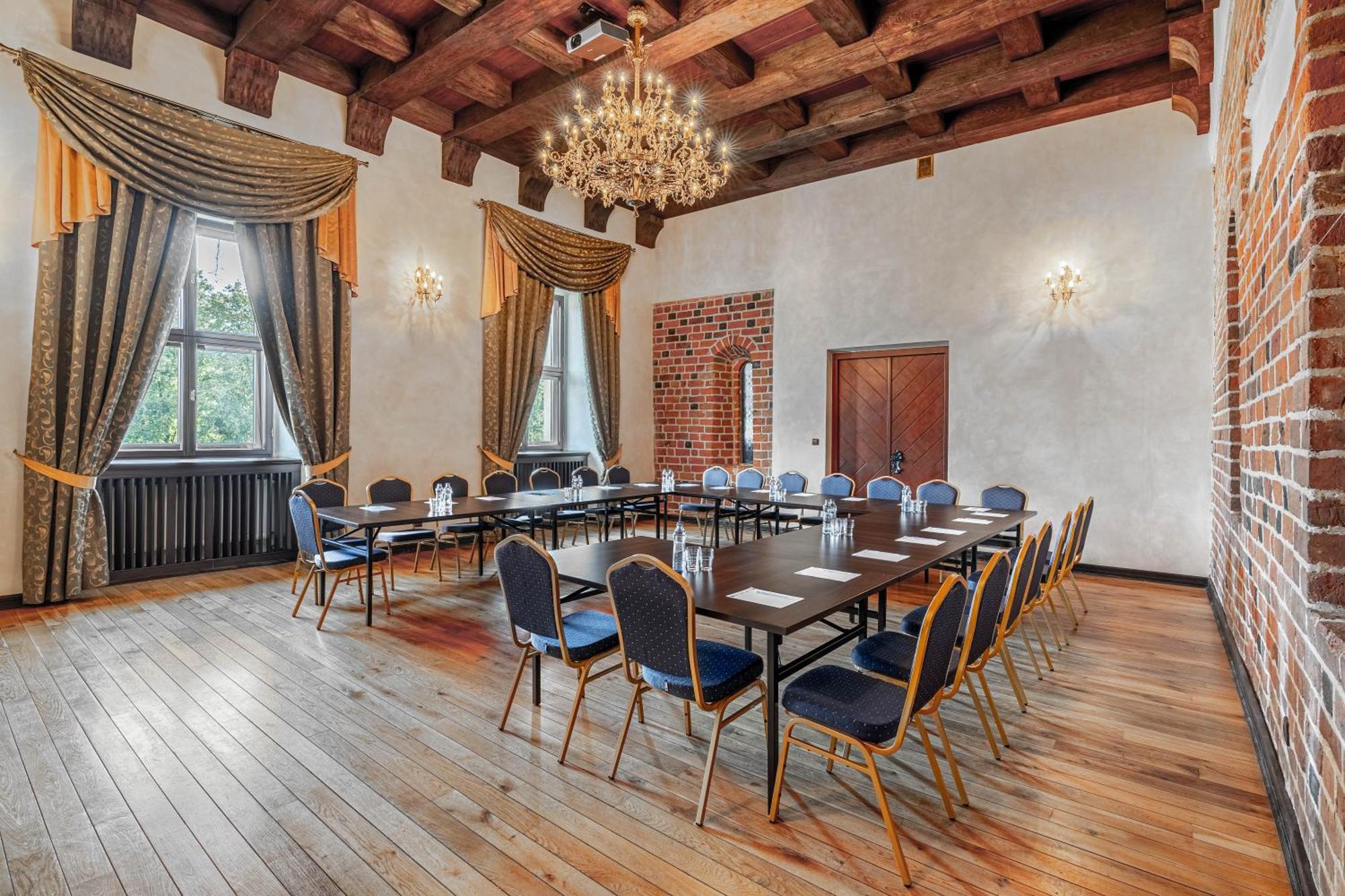 Zamek Uniejow Aparthotel Εξωτερικό φωτογραφία