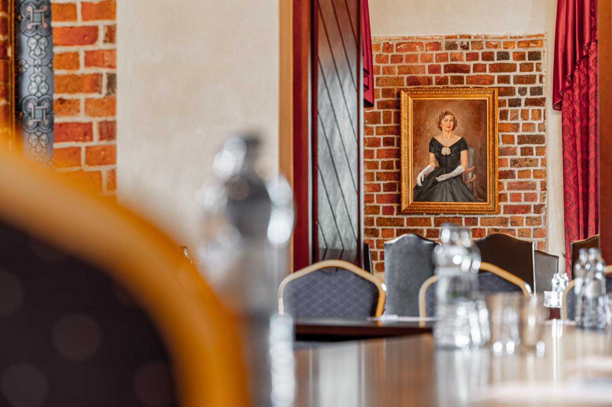 Zamek Uniejow Aparthotel Εξωτερικό φωτογραφία