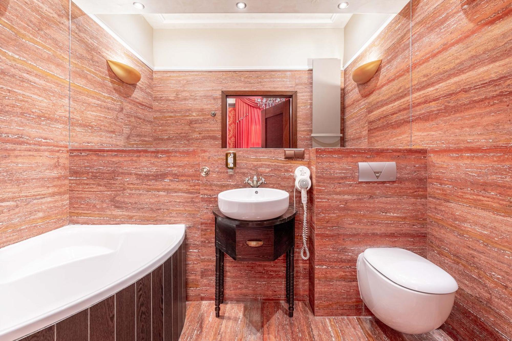 Zamek Uniejow Aparthotel Εξωτερικό φωτογραφία