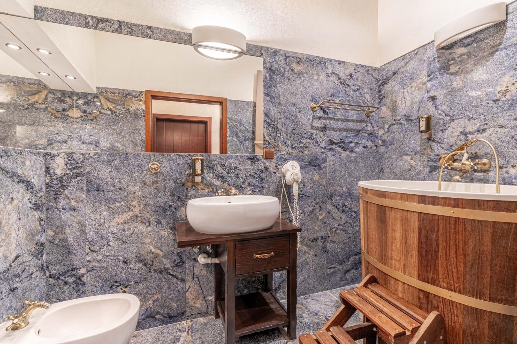 Zamek Uniejow Aparthotel Εξωτερικό φωτογραφία