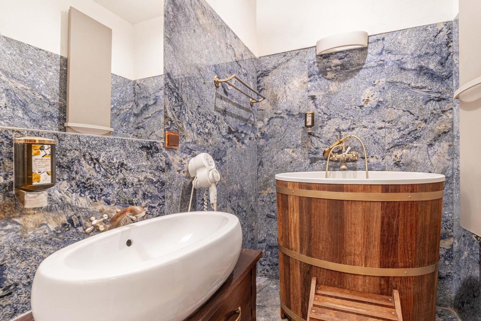 Zamek Uniejow Aparthotel Εξωτερικό φωτογραφία
